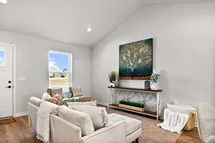 365 Lilac Ln, Stoughton, WI 53589 - Photo 5