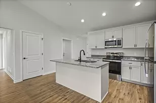 400 Orchid Ave, Stoughton, WI 53589 - Photo 7