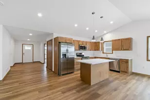 624 Roosevelt St, Baraboo, WI 53913 - Photo 3