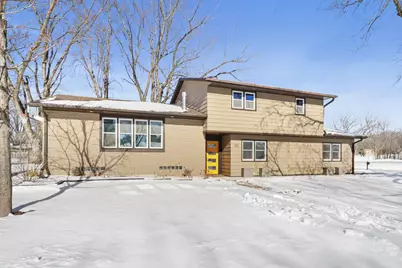 132 W Macarthur Street, Sun Prairie, WI 53590 - Photo 3