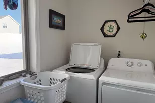 863 E Bridget Dr, Beloit, WI 53511 - Photo 19