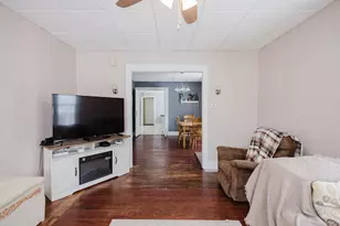 225 Washington St, Mineral Point, WI 53565 - Photo 5