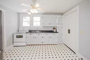 225 Washington St, Mineral Point, WI 53565 - Photo 13