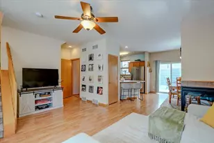 41 S Gardens Way, Fitchburg, WI 53711 - Photo 5