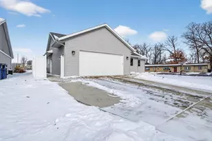4252 Fox Hills Ct, Janesville, WI 53546 - Photo 3