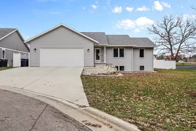 4252 Fox Hills Court, Janesville, WI 53546 - Photo 5