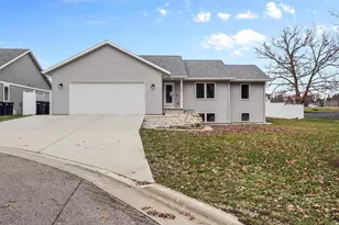 4252 Fox Hills Ct, Janesville, WI 53546 - Photo 5