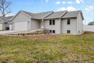 4252 Fox Hills Court, Janesville, WI 53546 - Photo 3