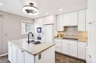 7322 Mockingbird Ln, Middleton, WI 53562 - Photo 5