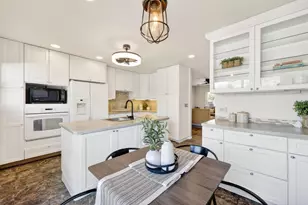 7322 Mockingbird Ln, Middleton, WI 53562 - Photo 11