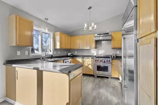 6121 Roseberg Rd, Madison, WI 53719 - Photo 9