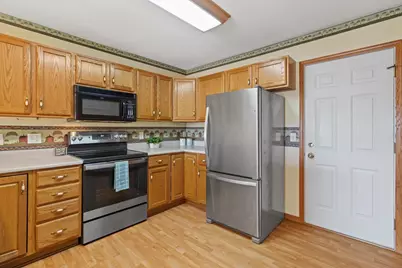 3024 Edmonton Drive, Sun Prairie, WI 53590 - Photo 5