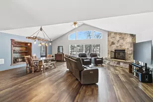 831 Island Ct, Baraboo, WI 53913 - Photo 3