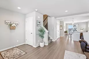 432 Crusader Pt, Waunakee, WI 53597 - Photo 13