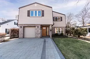 345 Kensington Dr, Madison, WI 53704 - Photo 5