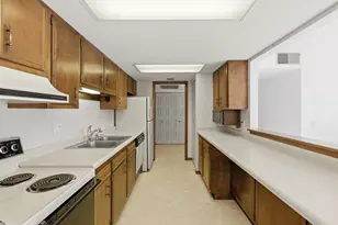 325 S Yellowstone Dr, Madison, WI 53705 - Photo 9