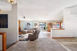 5501 Comanche Way, Madison, WI 53704 - Photo 5