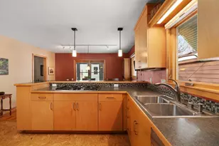 605 Cedar St, Madison, WI 53715 - Photo 11