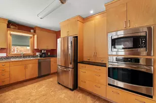 605 Cedar St, Madison, WI 53715 - Photo 9