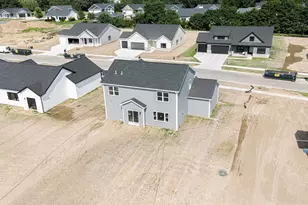 3805 N Woodbury Ln, Janesville, WI 53545 - Photo 3