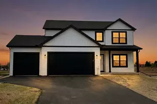 3805 N Woodbury Ln, Janesville, WI 53545 - Photo 1