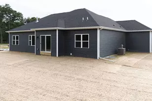 3740 N Woodbury Ln, Janesville, WI 53545 - Photo 7