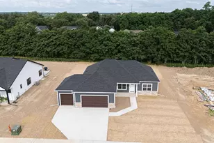 3740 N Woodbury Ln, Janesville, WI 53545 - Photo 3