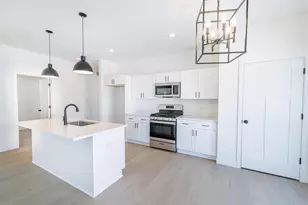 3740 N Woodbury Ln, Janesville, WI 53545 - Photo 5