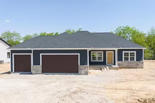 3740 N Woodbury Ln, Janesville, WI 53545 - Photo 1