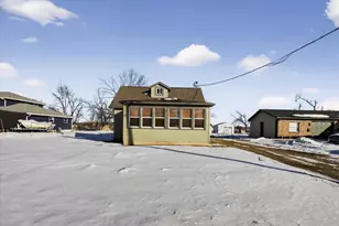 2429 Center Ave, Janesville, WI 53546 - Photo 3