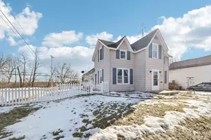 632 E Cook St, Portage, WI 53901 - Photo 1