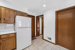 5926 Forest Ln, Fitchburg, WI 53711 - Photo 15