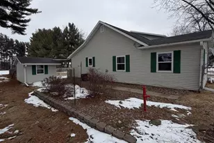 621 Dwight St, Boscobel,  53805 - Photo 3