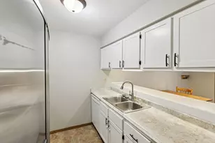 837 N Gammon Rd, Madison, WI 53717 - Photo 9