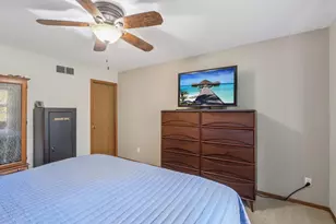 1006 S Division St, Waunakee, WI 53597 - Photo 25