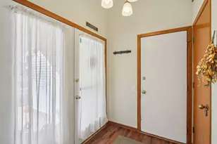 1006 S Division St, Waunakee, WI 53597 - Photo 5