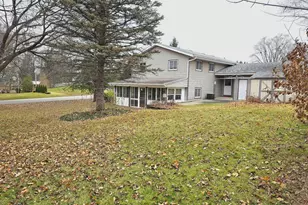 2740 S Nakoma Ct, Beloit, WI 53511 - Photo 3