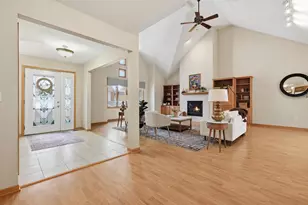 7911 Courtyard Dr, Madison, WI 53719 - Photo 9