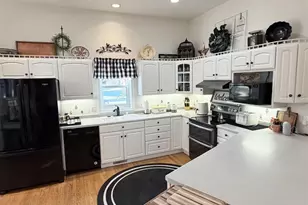 718 Oakwood Ln, Watertown, WI 53094 - Photo 9