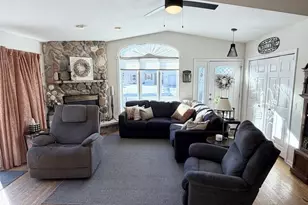 718 Oakwood Ln, Watertown, WI 53094 - Photo 5