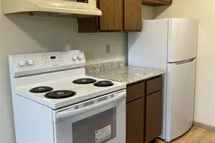 914 N Oak St, Madison, WI 53704 - Photo 9