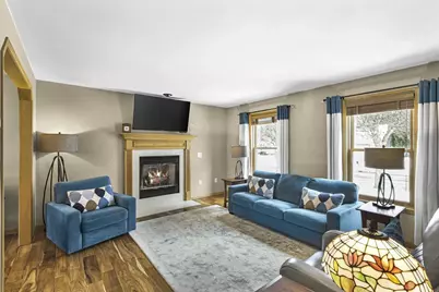 550 N Heatherstone Drive, Sun Prairie, WI 53590 - Photo 5