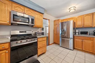 375 Greendale Dr, Janesville, WI 53546 - Photo 9