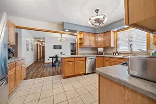 375 Greendale Dr, Janesville, WI 53546 - Photo 7