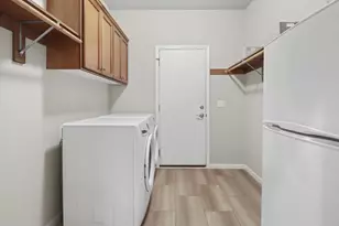 678 Hillcrest Dr, Waunakee, WI 53597 - Photo 17