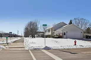 888 N Thompson Rd, Sun Prairie, WI 53590 - Photo 25