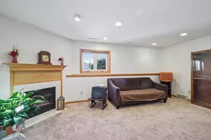 888 N Thompson Rd, Sun Prairie, WI 53590 - Photo 15