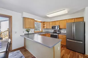 888 N Thompson Rd, Sun Prairie, WI 53590 - Photo 5