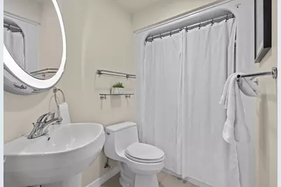 360 W Washington Avenue #901, Madison, WI 53703 - Photo 25