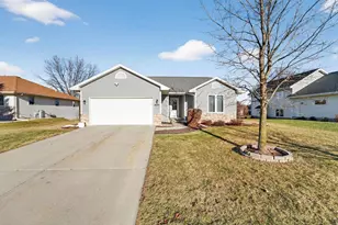 680 Stonehaven Dr, Sun Prairie, WI 53590 - Photo 1